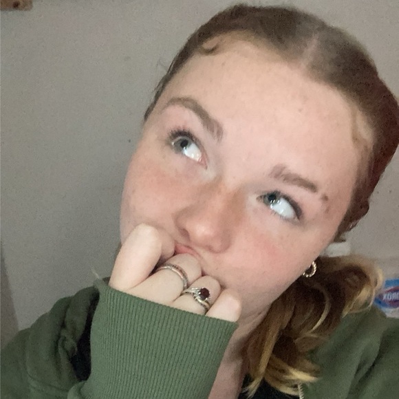 Meet your Posher, Alexis - Picture 1 of 1